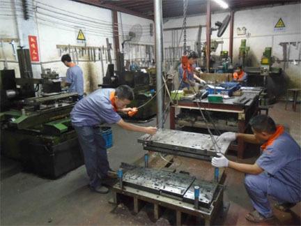 塑膠注塑模具擺桿先復(fù)位機構(gòu) 塑膠注塑模具擺桿先復(fù)位機構(gòu)